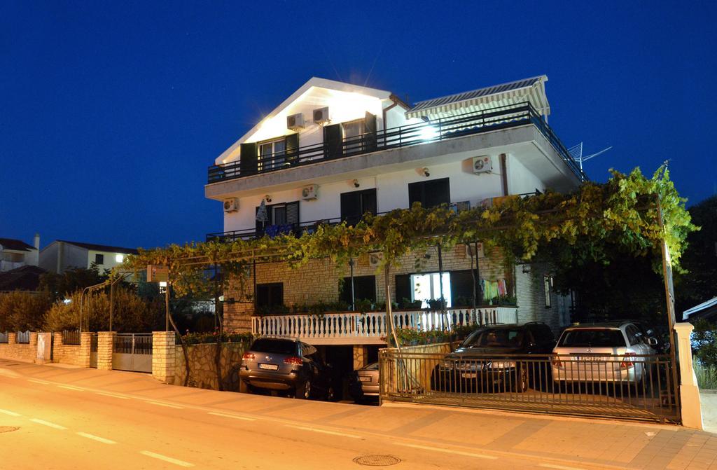 Apartments "Ruza" Водице Стая снимка